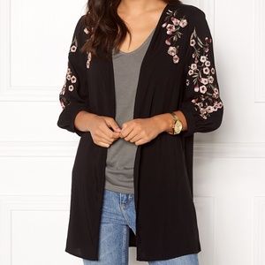 NEW LOOK 🇬🇧 Black Floral Embroidered Kimono